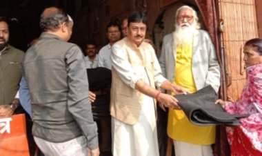 आसनसोल महावीर अस्थान मंदिर में नगर निगम के चेयरमैन ने किया कंबल वितरण