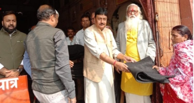 आसनसोल महावीर अस्थान मंदिर में नगर निगम के चेयरमैन ने किया कंबल वितरण