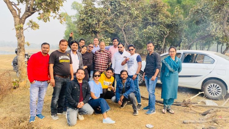 नव वर्ष के उपलक्ष्य में मैथन स्थित बथान बाड़ी में पिकनिक का आयोजन।