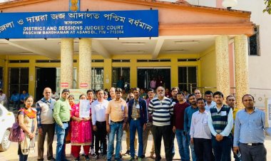 आसनसोल कोर्ट के सभी कर्मचारियों ने किया अपना कार्य बंद, काम-काज में हुई परेशानी।