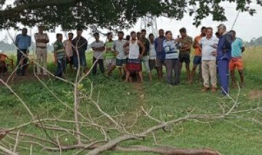 रोटीबाटी ग्राम पंचायत के कुवार्डी फुटबॉल मैदान में धंसान, दहशत