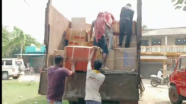 जब्त पटाखा के जाखिरो को बांकुड़ा ले जाया गया।