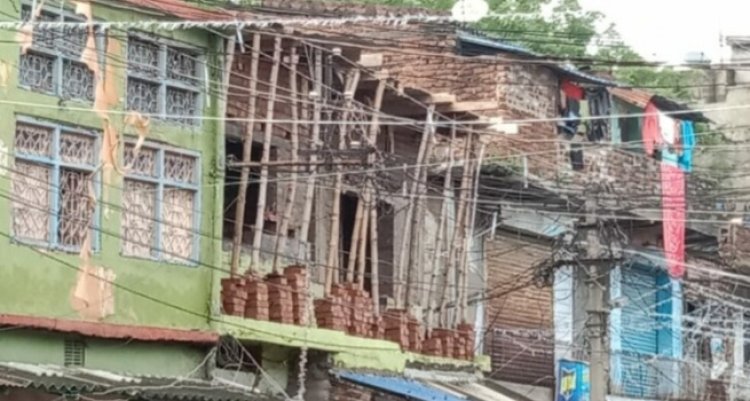 मेयर बिधान के निर्देश की धड़ल्ले से उड़ रही धज्जियां, बराकर स्टेशन रोड में अवैध निर्माण जारी