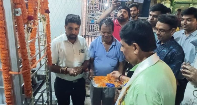 शनि मंदिर के प्रांगण में वॉटर कूलर मशीन का उद्घाटन