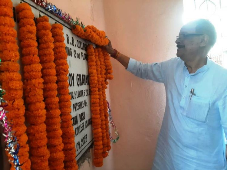 मंत्री मलय घटक ने किया मुंशी प्रेमचंद भवन का उद्घाटन