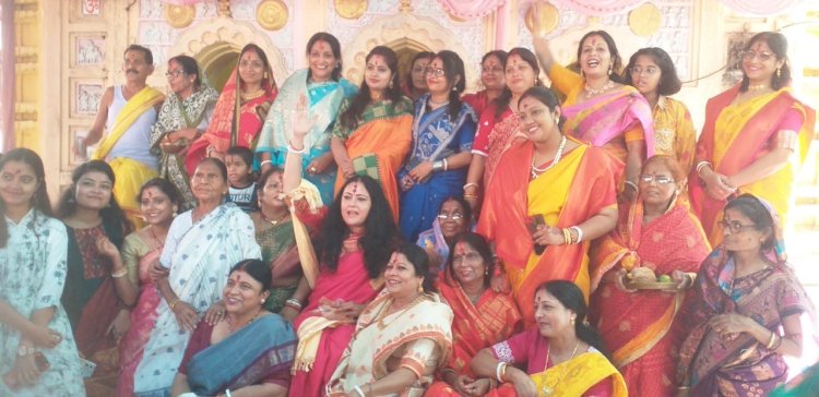 विधायक अग्निमित्रा ने किए मा दुर्गा के दर्शन, शामिल हुई सिंदूर खेला में