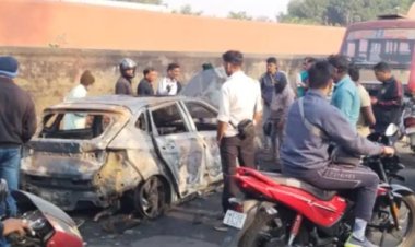 बस और कार की जोरदार टक्कर, कार जलकर हुई खाक