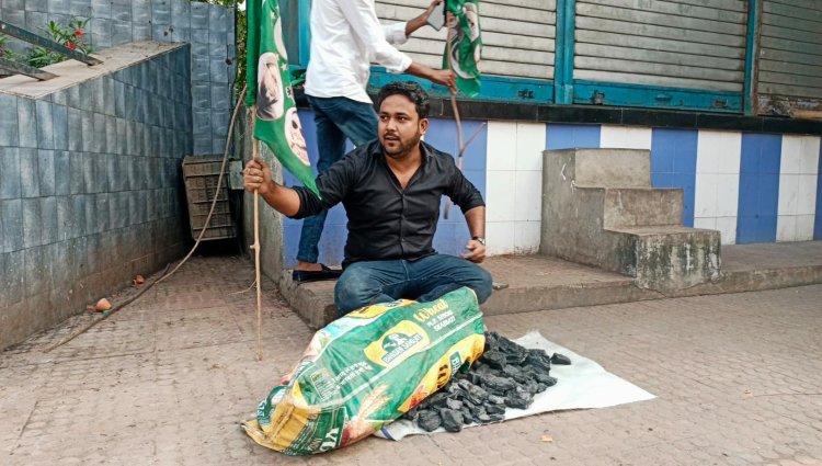 अवैध कोयला कारोबार के खिलाफ पुलिस कार्रवाई नहीं होने पर दानिश उतरे अनोखे प्रदर्शन करने