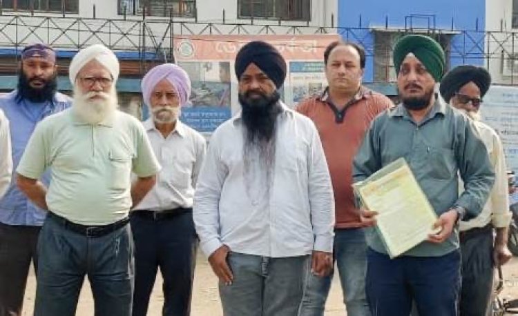 स्कूल के नाम पर सरकारी पैसे का दुरुपयोग, भ्रष्टाचार में लिप्त: सुरेंद्र