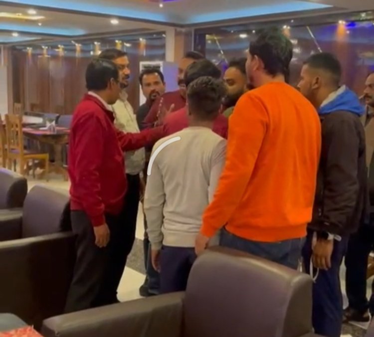 मटन बिरयानी की जगह परोस दिया मसाला चावल, गलतीं नहीं मान मैनेजर ने किया दुर्व्यवहार