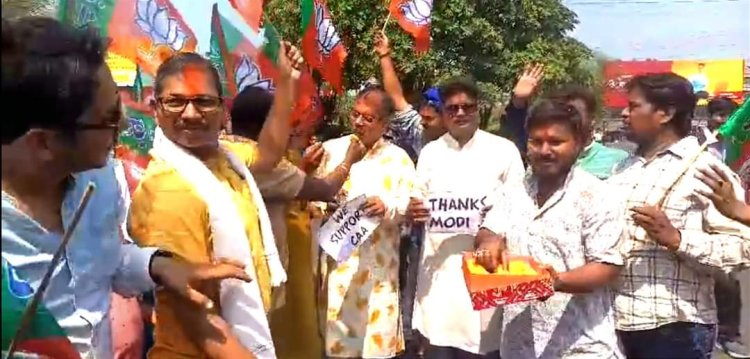 सीएए लागू होने पर शिल्पांचल में मना जश्न