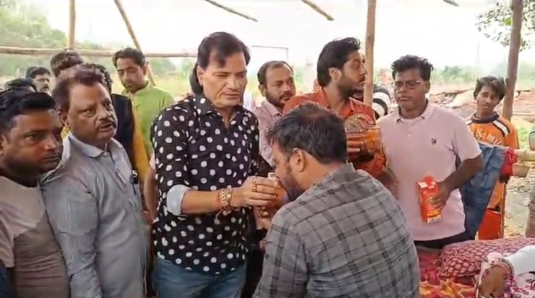 न्याय के लिए तीन दिनों से भूख हड़ताल पर बीघे भाजपा कर्मी और उनकी पत्नी से मिलने पहुंचे मेयर