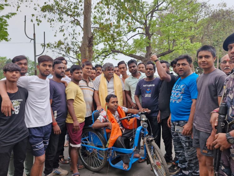 जितेंद्र पहुंचे कुल्टी, मॉर्निंग वॉक करने वालों से की मुलाकात