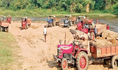 प्रशासन बेखबर, धड़ल्ले से चल रहा बालू का अवैध कारोबार