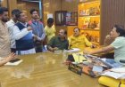 विधायक हरे राम सिंह एवं मेयर विधान उपाध्याय के हस्तक्षेप के बाध अस्पताल प्रबंधक मुआवजा देने को तैयार