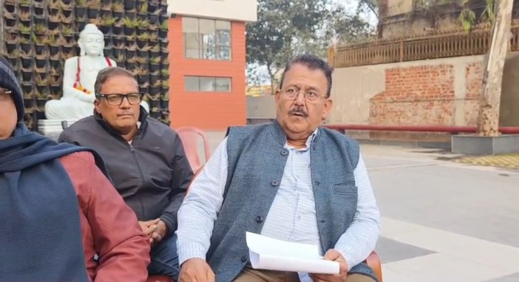 महेंद्र शर्मा और भाई सुरेंद्र शर्मा के खिलाफ बनाए गए एक अपार्टमेंट के निवासियों ने धोखाधड़ी का आरोप