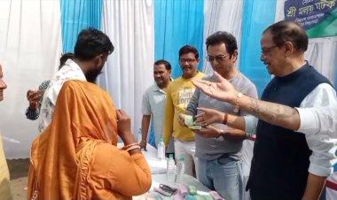 नगर निगम के वार्ड  संख्या 76 नंबर क्षेत्र में चश्मा वितरण मलय घटक के नेतृत्व में किया गया