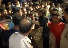 जिला परिषद सभाधिपति के बेटे पर युवती से दुर्व्यवहार का आरोप घर में तोड़फोड़ न्याय की मांग पर सड़क पर उतरे लोग 