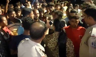 जिला परिषद सभाधिपति के बेटे पर युवती से दुर्व्यवहार का आरोप घर में तोड़फोड़ न्याय की मांग पर सड़क पर उतरे लोग 