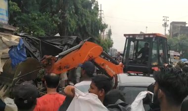 अवैध अतिक्रमण पर चला बुलडोजर